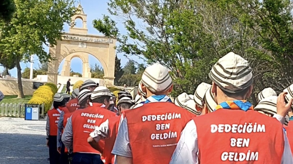 İzci Lideri Muvaffak Tunçer önderliğinde okulumuz İzcileri Türkiye İzcilik Federasyonu’nun düzenlediği Çanakkale 57. Alay Milli Bilinç Kampı’na katıldı.